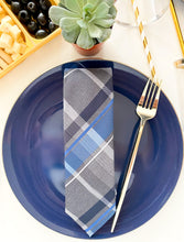 Load image into Gallery viewer, Navy & Gold Plastic Dinner Plates (Set of 10)